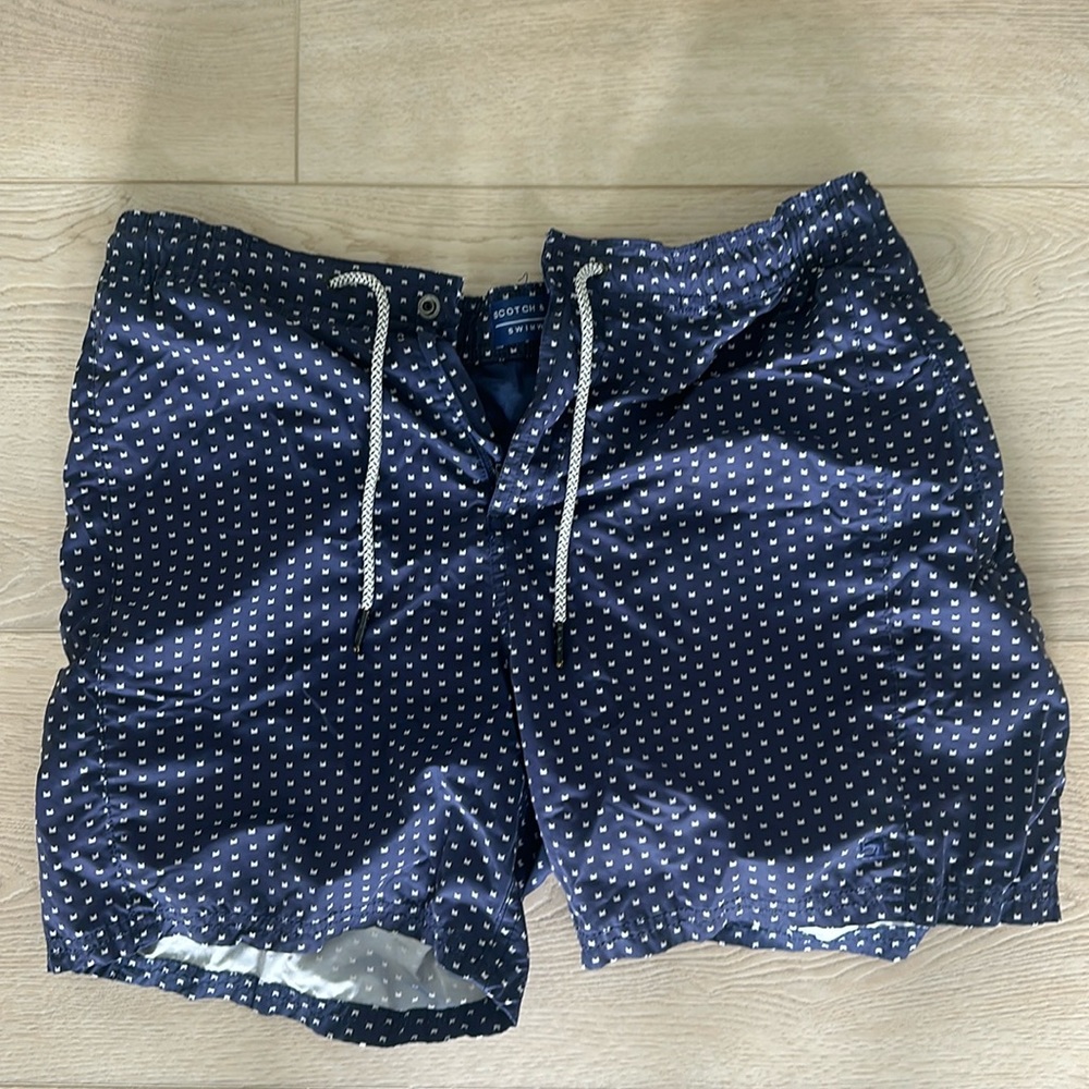 Men’s swim trunks